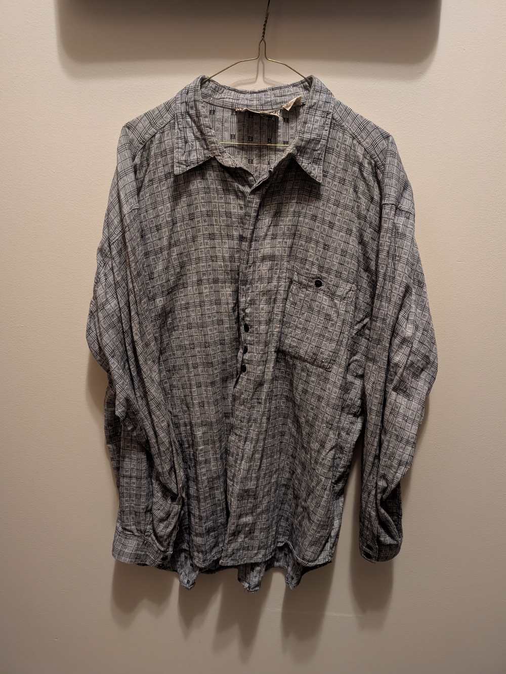 Black and Gray Plaid Long-Sleeve Button-Up Shirt